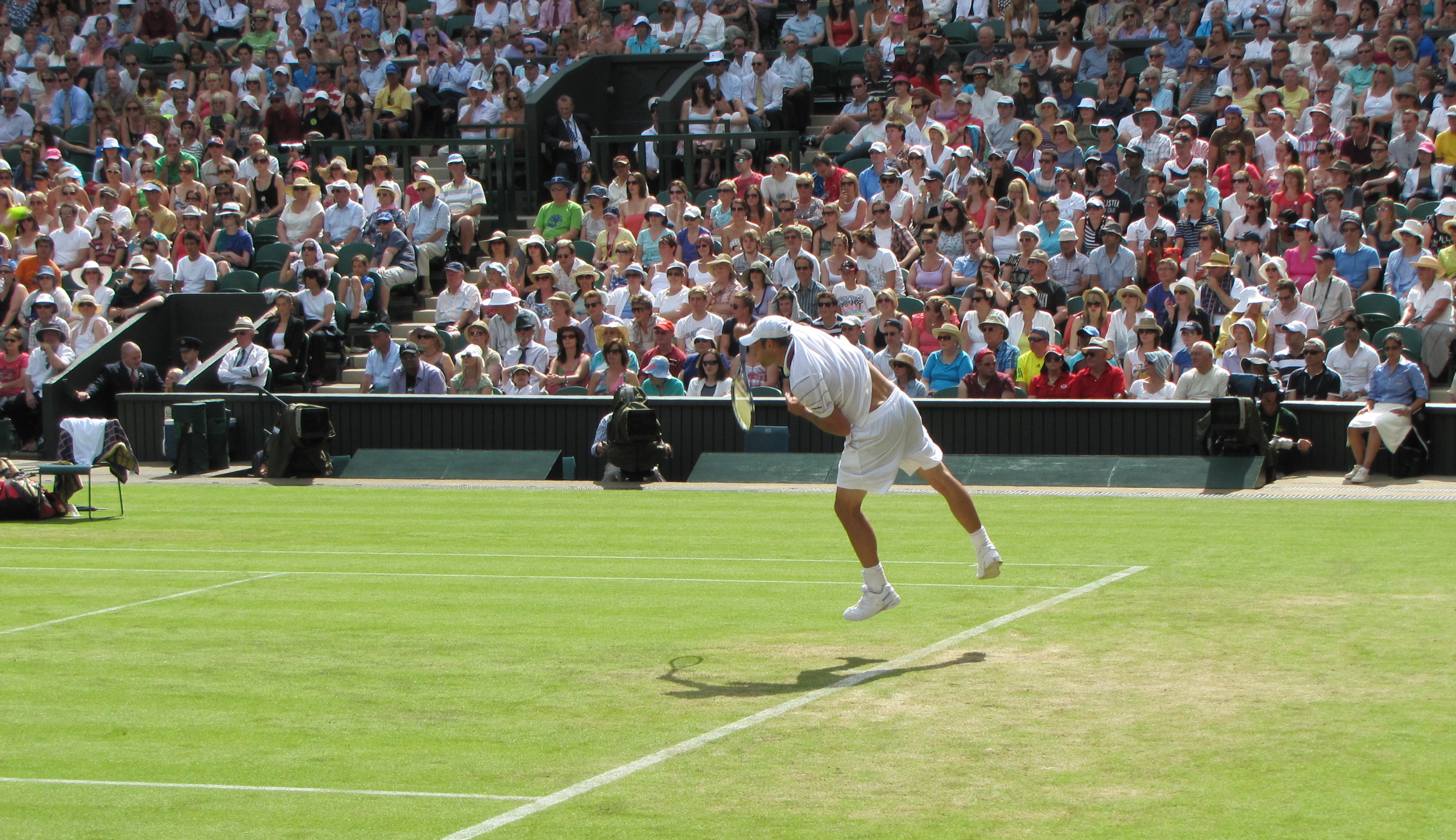 Andy_Roddick_at_the_2010_Wimbledon_Championships_02